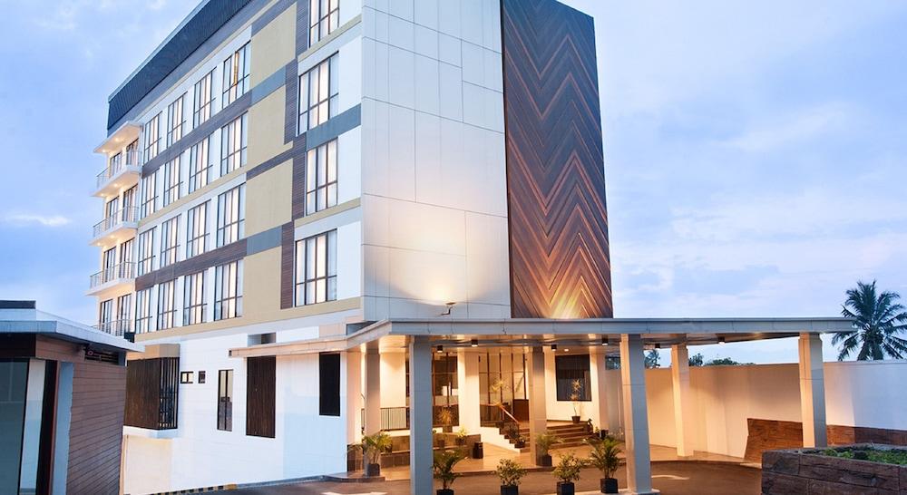 Laska Hotel Sukabumi Exterior photo